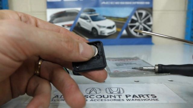 How to change Acura MDX battery on key transmitter (Part Number: 35113-STX-A40) смотреть онлайн