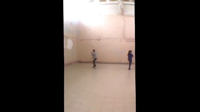 Я танцор ворвался и красиво ушел