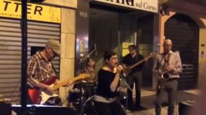 Bravissima la cantante con il gruppo  Antonio Enrico Maurizio e Nicola (Piacenza centro)