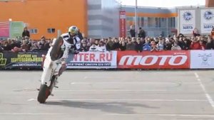 Трюки на мотоцикле