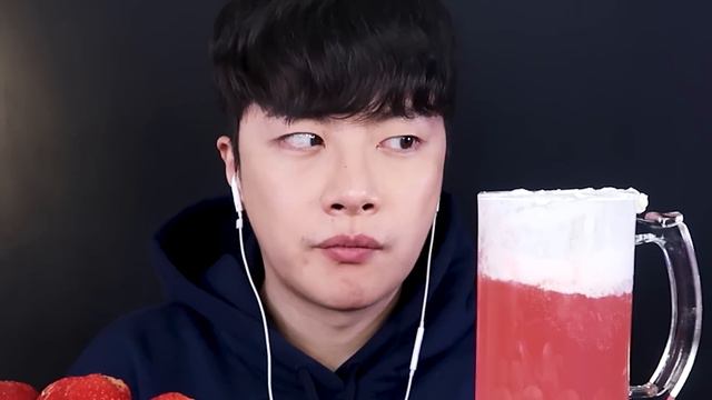 SUB)스쿱당 마카롱🍓대왕딸기에 휘핑 생크림 디저트 먹방 MACARONS GIANT STRAWBERRIES WHIPPED CREAM MUKBANG EATING SHOW 리얼사운드 смотреть онлайн