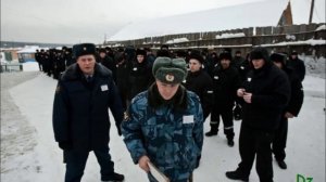 Там по периметру горят фанари