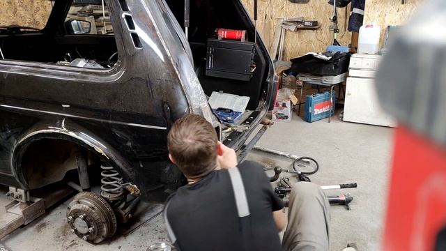 Ваз 2121 Нива. Кузовной ремонт. Сильный удар в заднюю часть. смотреть онлайн