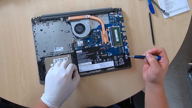 How to remove Lenovo Ideapad L340 (15'') -systemboard/ disassembly or upgrade options смотреть онлайн