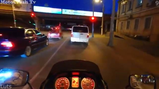 Безумные Мото Ситуации На Дорогах 2021 1 смотреть онлайн