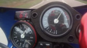 Yamaha tzr 250 vs honda nsr 250  !  acceleration top speed 2t sounds