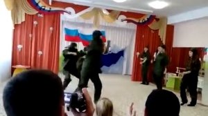 Танец воспитателей на утреннике