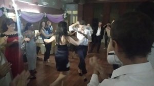 ?РУССКИЕ ТАНЦУЮТ ЛЕЗГИНКУ?