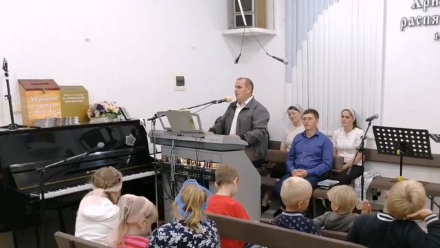 В трудные жизни минуты/Любовь Божья больше любви матери/Песнь Возрождения-1584/Илья Савченко/Гор.кл