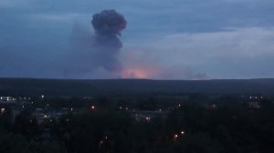 КАМЕНКА ВЗРЫВЫ СКЛАДОВ С БОЕПРИПАСАМИ глазами очевидцев.mp4