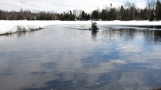 Chinook the RC Dozer Tugboat at the lake. смотреть онлайн