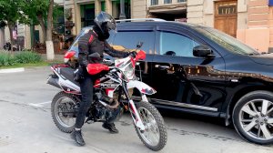 Виртуозный разворот от мотоциклистки Крыма