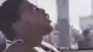 Негр поет песню гуля