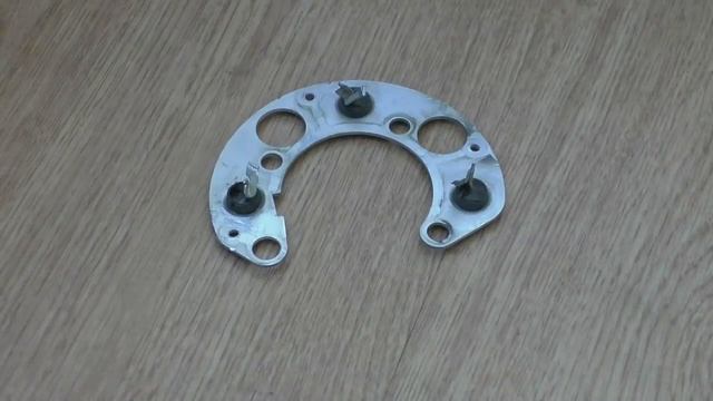 Каждый водитель должен знать про эту особенность диодов автомобильного генератора. смотреть онлайн