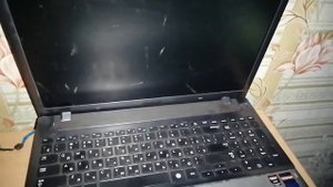 Почему ноутбук при запуске самовольно отключается?