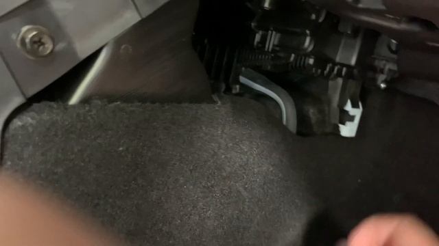 Kia K5 - снятие крышки панели для очистки радиатора кондиционера. 300 р, за аналог салонного фильтр смотреть онлайн