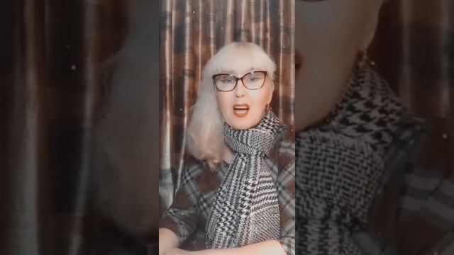 Читаю стихи К.Бальмонта