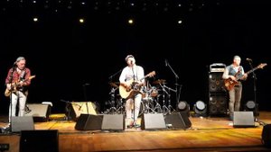 Чайф. Чей чай горячей