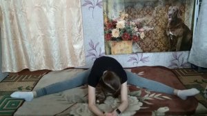 Пробую новые упражнения другого автора | Как сесть на поперечный шпагат дома
