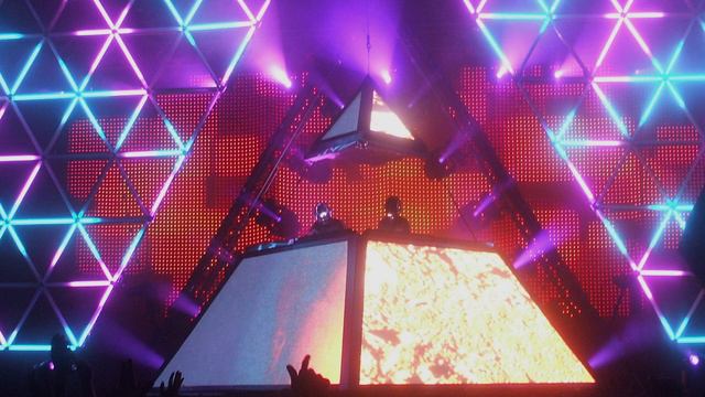 One More Time | Aerodynamic (Daft Punk Alive 2007 Mashup) смотреть онлайн