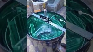 Медогонка 4-х рамочная  (электродвигатель 60 Вт)   ООО "Чепко и Ч"