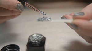 Пробую наносить глиттер-гель