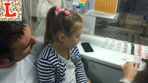 Безболезненно прокалываем уши пистолетом ребёнку (Лиза 4 года)