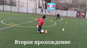 Отработка ведения мяча детей 6 лет. Футбольная эстафета.