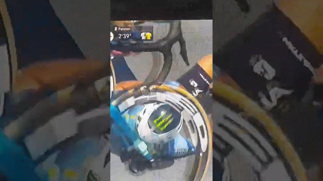 terrible image :Victime d'une chute Mark Cavendish + abandont