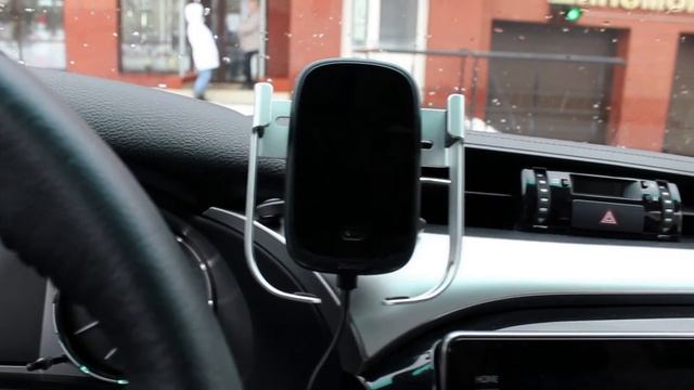 Автомобильный держатель для телефона Baseus.