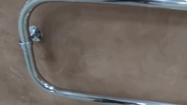 П-образный полотенцесушитель.