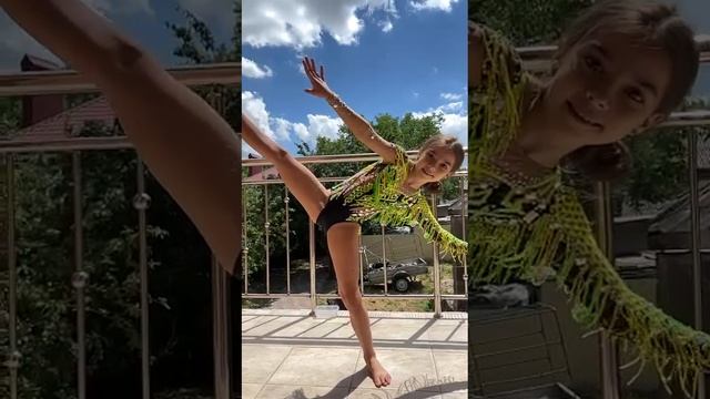 София  в новом купальнике от Арт-Мастерской