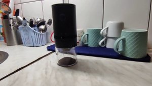 работа кофемолки от бренд Xiaomi Mijia