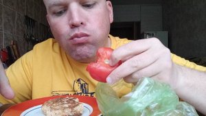 Перекус жареная икра рыбы.