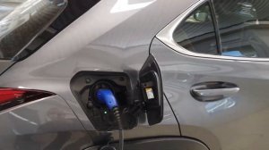 Lexus UX300e - первый электрический Лексус!