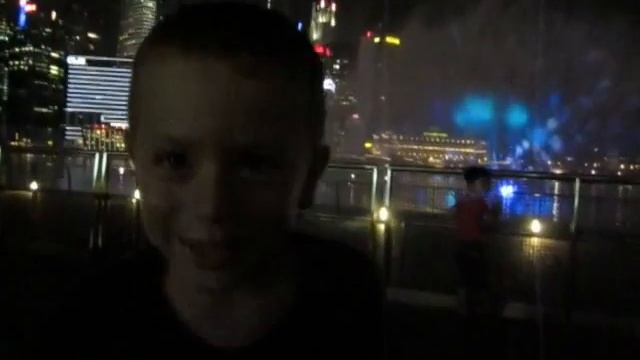 Шоу фонтанов в Марина Бэй (Сингапур) смотреть онлайн