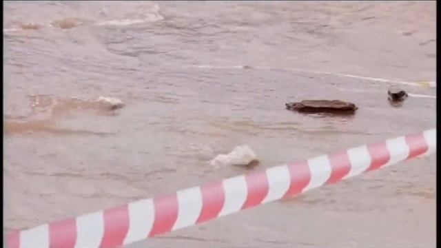 В гаражном кооперативе на Южной появилась собственная река смотреть онлайн