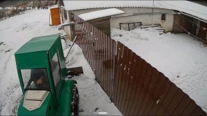 Очистка снега гусеничным минитрактором.