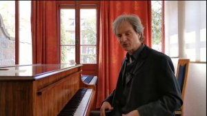 How to play and perform "portato" on the piano