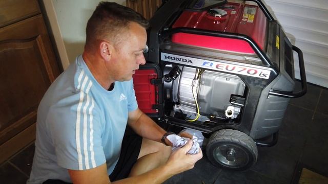 Honda EU70is Generator Oil Change Oil Service