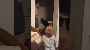 Годовалый ребенок избивает мать