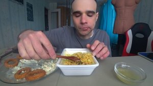 МУКБАНГ ЛАПША ДОШИРАК / САЛАТ С ЯЙЦОМ / НАГГЕТСЫ / ЛУКОВЫЕ КОЛЬЦА / EATING / Mukbang ASMR АСМР