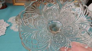 Старинное стекло.Вазы на ножках.?????