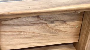 Подвесная тумба под телевизор в современном стиле