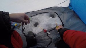 ПЕРВАЯ ЗИМНЯЯ РЫБАЛКА С ПАЛАТКОЙ на реке ТОМЬ.зима 20-21.