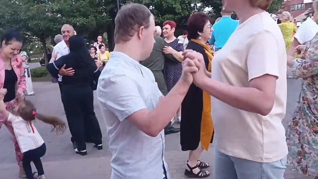 город Белгород Элегантные танцы.