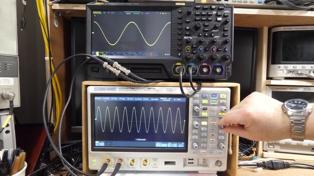 Comparing the Rigol MSO5000 vs Siglent SDS2000X Plus смотреть онлайн