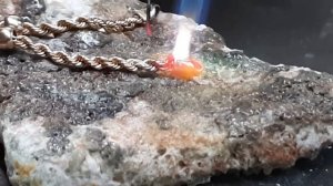 Из золотой цепочки делаем браслет