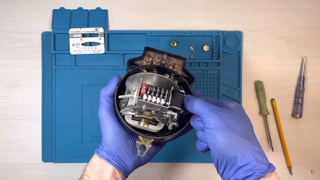 Разбор Однофазного Индукционного счетчика электроэнергии на медь)Что внутри??? смотреть онлайн