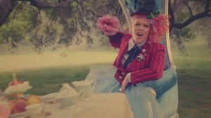 Премьера клипа! P!nk - Just Like Fire (From Alice Through The Looking Glass) Pink